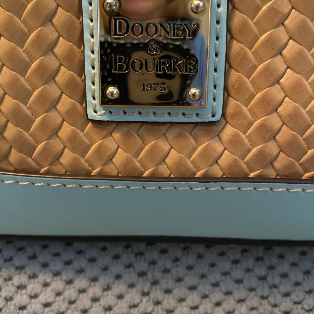 Dooney and Bourke Beacon